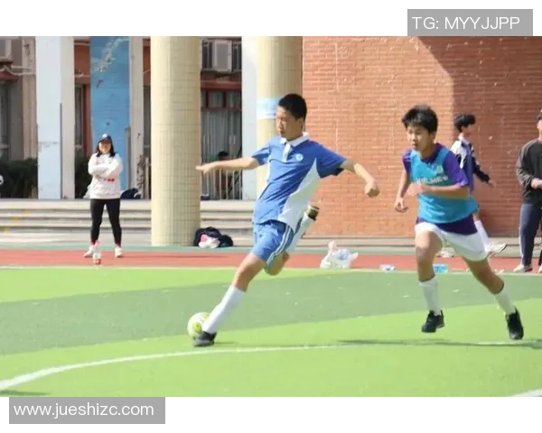 追逐梦想的脚步会成功的足球明星背后的奋斗故事